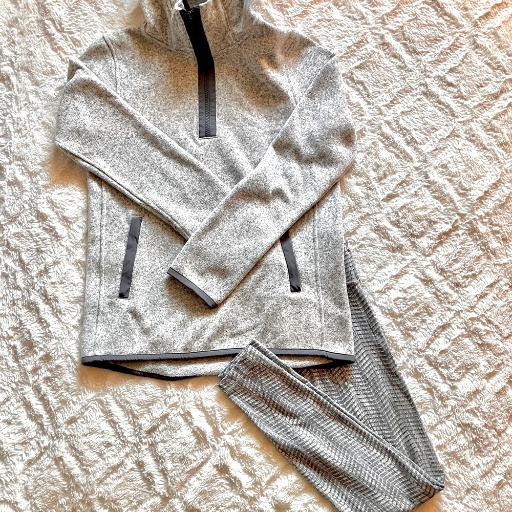 LuLulemon gray and white chevron pattern leggings size 6
